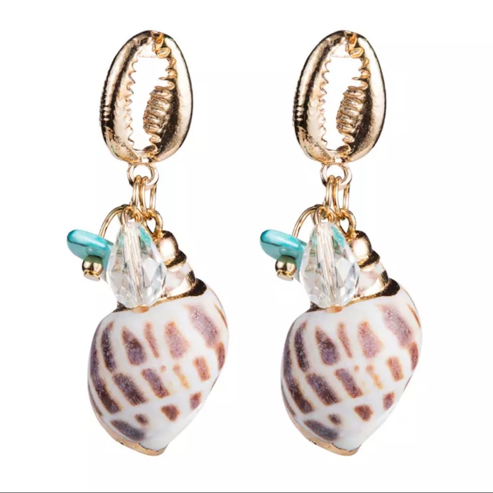 Cream Ivory Gold Leopard Conch Shell Earrings